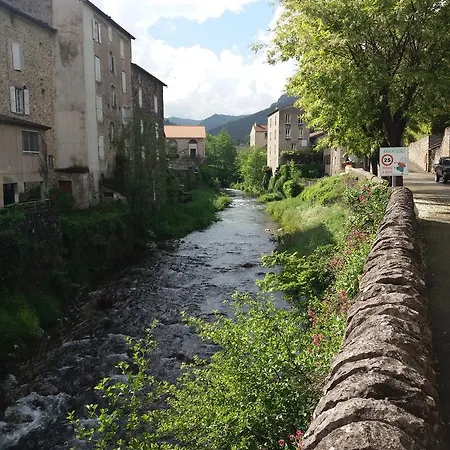 Bourgade ホテル 2*
